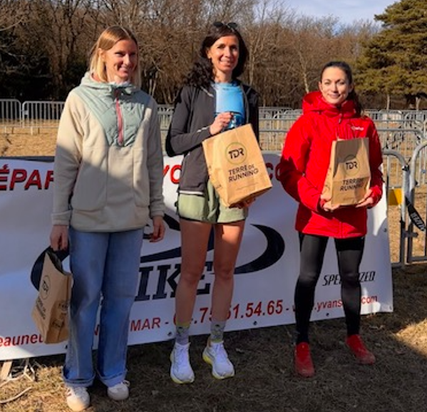 Podium de Mathilde Baudelocq, 3ème féminine du trail sec